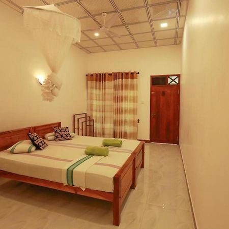 Julia Safari Inn Tissamaharama Dış mekan fotoğraf