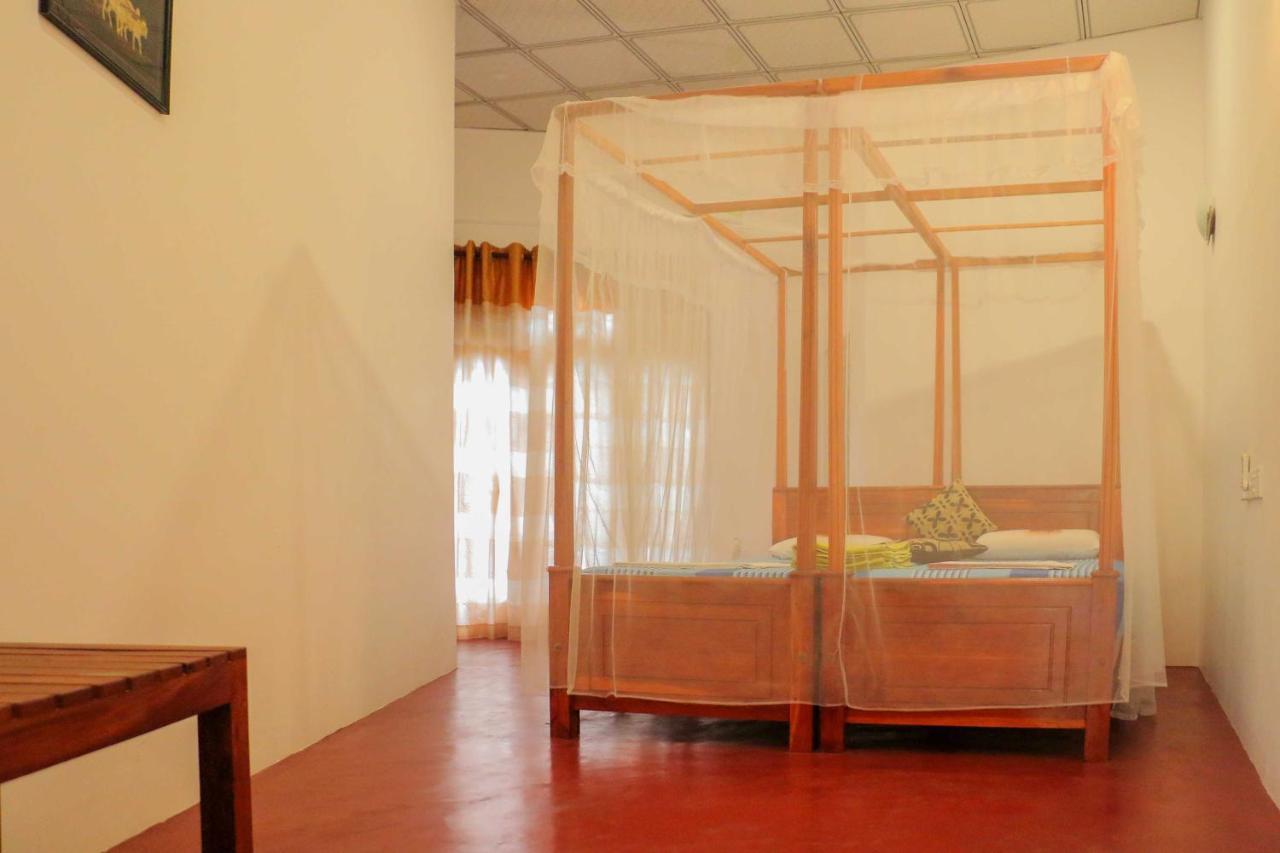 Julia Safari Inn Tissamaharama Dış mekan fotoğraf