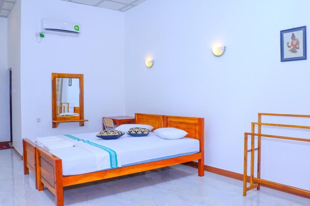 Julia Safari Inn Tissamaharama Dış mekan fotoğraf